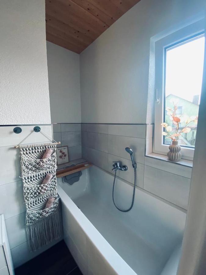 Zimmer M. Eigenem Bad Und Badewanne Direkt Am Wald Amoeneburg Экстерьер фото