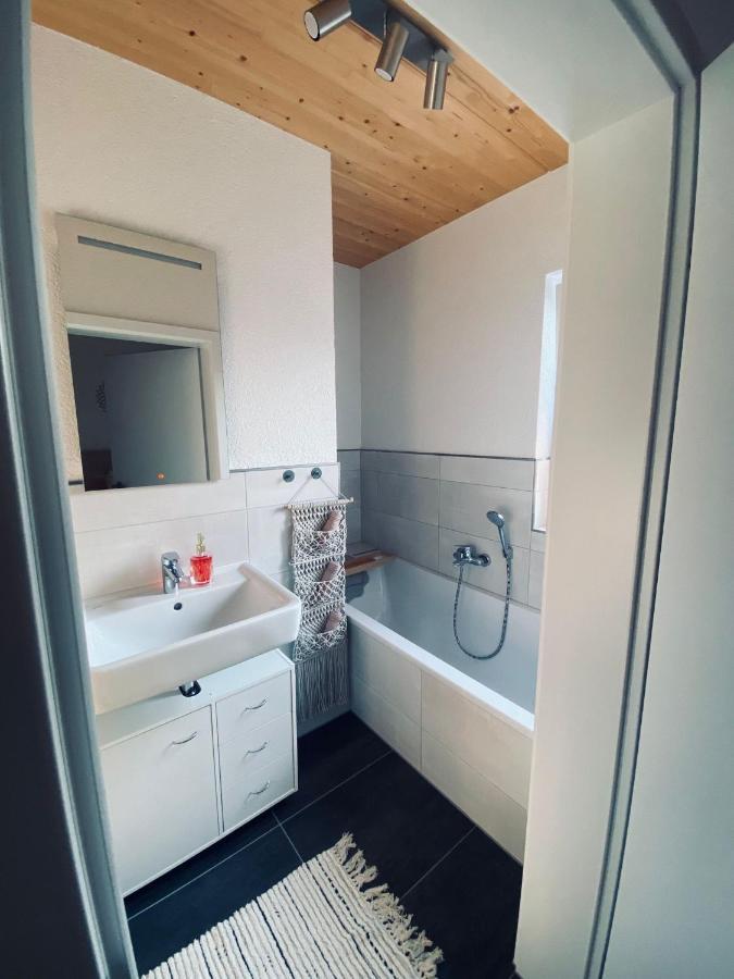 Zimmer M. Eigenem Bad Und Badewanne Direkt Am Wald Amoeneburg Экстерьер фото
